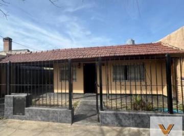 Casa · 90m² · 4 Ambientes · 1 Cochera · Casa en Venta - 2 Dorm. 1 Baño - San Vicente