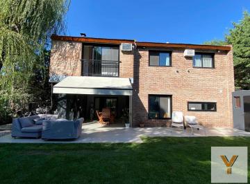 Casa · 180m² · 5 Ambientes · 2 Cocheras · Casa en Venta - 4 Dorm. 2 Baños - 180 m² - Escobar