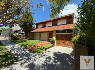 Casa · 256m² · 6 Ambientes · Casa en Venta - 4 Dorm. 5 Baños - Mar del Plata