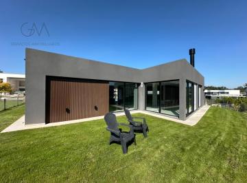 Casa · 223m² · 4 Ambientes · 2 Cocheras · Casa en Venta Rumenco Joven