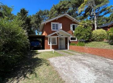 Casa · 235m² · 8 Ambientes · Casa en Venta - 7 Dorm. 5 Baños - Pinamar