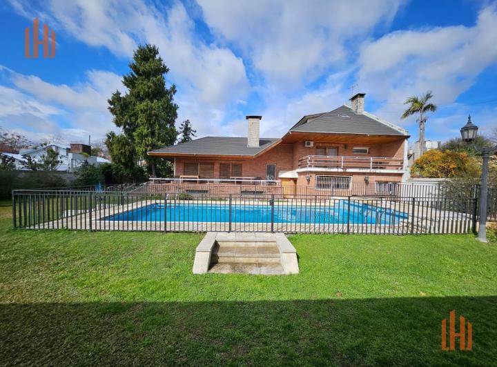 Terreno · 500m² · 8 Ambientes · 3 Cocheras