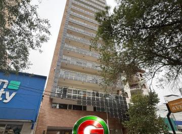 Departamento · 151m² · 5 Ambientes · 1 Cochera · Departamento Semipiso de Tres Dorm. con Cochera en Zona Centro