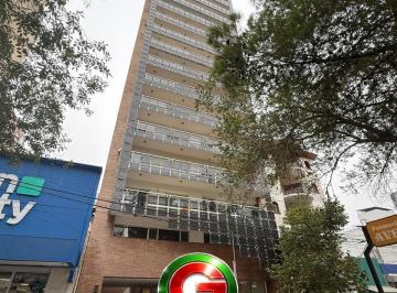 Departamento · 151m² · 5 Ambientes · 1 Cochera · Departamento Semipiso de Tres Dorm. con Cochera en Zona Centro