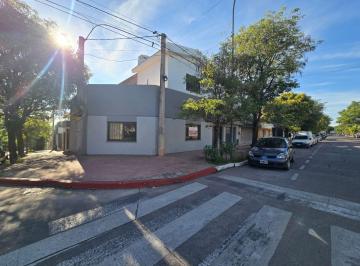 Casa · 204m² · 5 Ambientes · 2 Cocheras · Uso Comercial: Casa de 200 m² Cubiertos - 4 Dorm - Terrazas - Cocheras