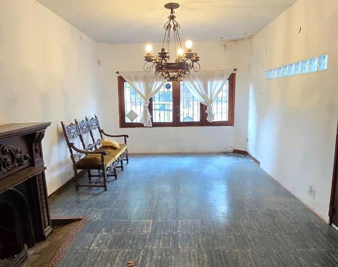 Casa · 217m² · 6 Ambientes · 1 Cochera