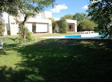 Casa · 406m² · 7 Ambientes · 2 Cocheras · Venta Casa Premium Causana: Lote Inmenso, Playroom y Pileta