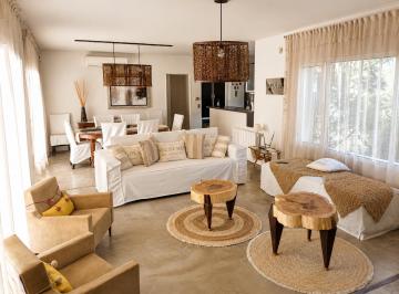 Casa · 406m² · 7 Ambientes · 2 Cocheras · Venta Casa Premium Causana: Lote Inmenso, Playroom y Pileta