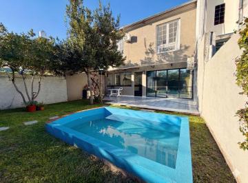 Casa · 180m² · 4 Ambientes · 1 Cochera · Casa en Venta Reciclada en La Calabria, San Isidro