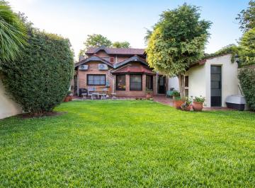 Casa · 290m² · 5 Ambientes · 1 Cochera · Casa en Villa Ballester