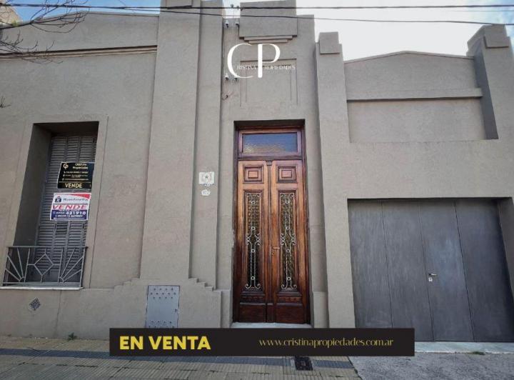 Casa · 220m² · 5 Ambientes · 1 Cochera