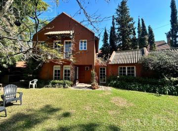 Casa · 267m² · 6 Ambientes · 4 Cocheras · Gran Casa Desarrollada en Dos Plantas, Ubicada en La Mejor Zona de Punta Chica en Alquiler