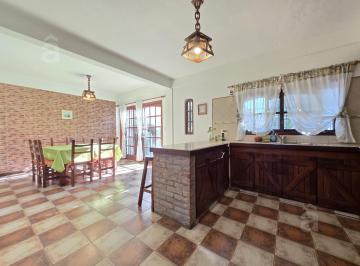 Casa · 170m² · 4 Ambientes · 2 Cocheras · Casa en Venta en Villa Ballester - Cuatro Ambientes - Zona Residencial.