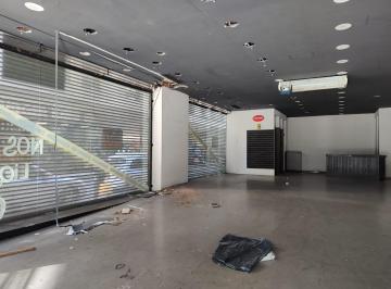 Local comercial · 272m² · Excelente Local en Esquina. Florida y Rivadavia, Microcentro. 8 X 17 en 2 Plantas. Todo Vidriera!