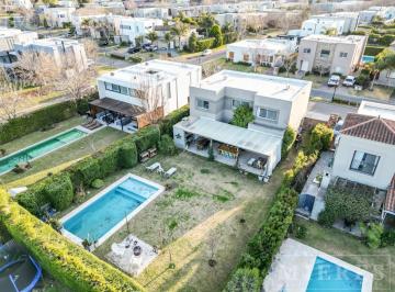 Casa · 205m² · 4 Ambientes · 2 Cocheras · Casa en Venta - La Comarca - Corredor Bancalari