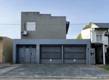Casa · 220m² · 6 Ambientes · 3 Cocheras · Casa en Venta Apto Banco