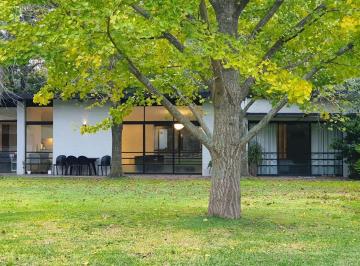 Casa · 330m² · 5 Ambientes · 2 Cocheras · Casa en Venta San Jorge