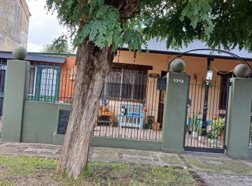 Casa · 100m² · 2 Dormitorios · 3 Cocheras · Casa 3 Ambientes con Piscina