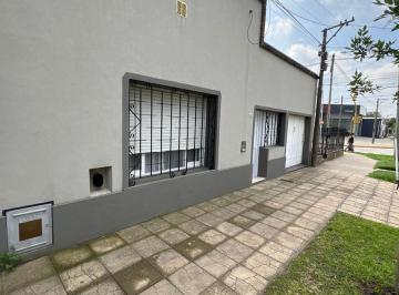Casa · 3 Ambientes · 1 Cochera · Propiedad a La Venta Sobre Calle Dorsi