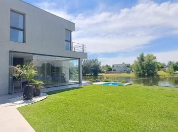 Casa · 290m² · 5 Ambientes · 2 Cocheras · Casa en Venta en Escobar, G. B. a. Zona Norte, Argentina