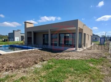 Casa · 140m² · 4 Ambientes · 3 Cocheras · Casa 4 Amb en El Ensueño