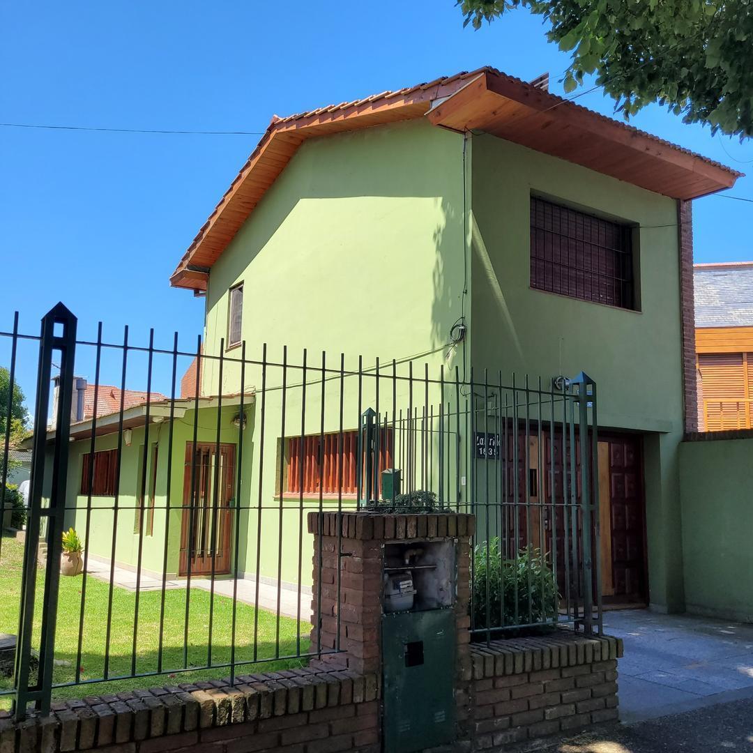 Casa 2 amb, 70m² con parque y garage — Divino Rostro
