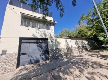 Casa de 8 ambientes, Godoy Cruz · Euskadi Vende Excelente Casa en Barrio Bancario
