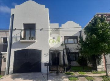 Casa · 260m² · 6 Ambientes · 2 Cocheras · Hermosa Propiedad en El Corazon de Grand Bourg