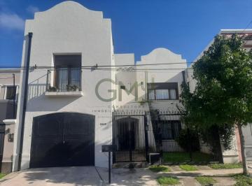 Casa · 260m² · 6 Ambientes · 2 Cocheras · Propiedad en El Corazon de Grand Bourg