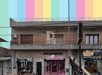 Casa · 240m² · 5 Ambientes · Casa Chalet en Venta en Banfield