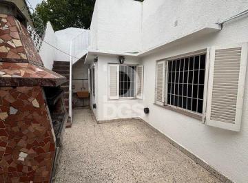 Casa · 140m² · 3 Ambientes · 1 Cochera · Casa Chalet en Venta en Banfield Este