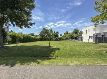 Terreno · 1061m² · Excelente Lote en Venta en Los Jazmines, Pilar del Este.