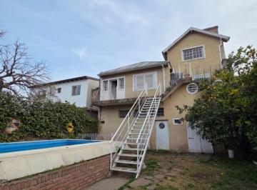 Casa · 120m² · 4 Ambientes · 1 Cochera · Venta Casa Cuatro Ambientes Pileta Cochera Parque Quincho Villa de Mayo