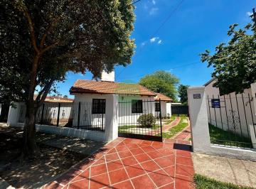 Casa · 90m² · 7 Ambientes · 1 Cochera · Apto Credito - 1 Planta - Amplio Terreno - 2 Dorm - Baño - Casa en Venta en Granja de Funes