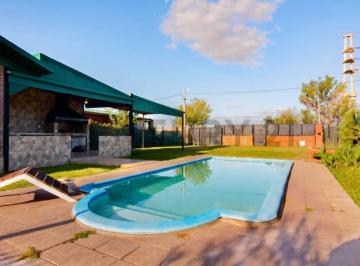 Casa · 49m² · 1 Ambiente · 1 Cochera · Venta Lote con Monoambiente, Pileta y Quincho en Punta Chacra, Roldán