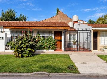 Casa · 77m² · 3 Ambientes · 1 Cochera · Casa en Castelar Norte 3 Ambientes Apto Crédito
