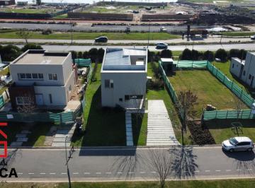 Casa · 180m² · 5 Ambientes · 1 Cochera · Puertos del Lago Bº Araucarias. Lote 204, Venta con Renta!