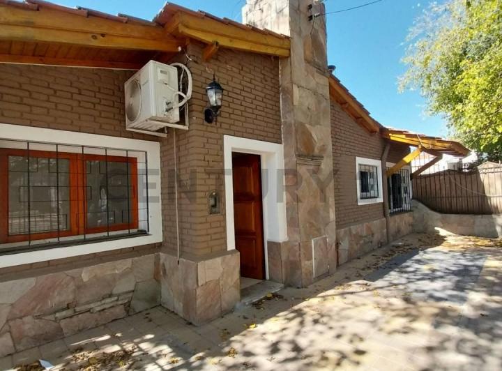 Casa · 160m² · 3 Ambientes · 2 Cocheras
