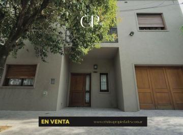 Casa de 5 ambientes, Mercedes · Casa Reciclada a Nueva con Gran Potencial y Privilegiada Ubicación. Apta Profesional.