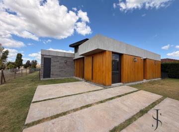 Casa · 150m² · 4 Ambientes · 4 Cocheras · Casa a La Venta en Santa Juana