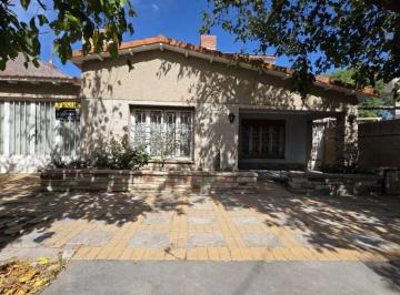 Casa de 9 ambientes, San Rafael · Gran Casa con 2 Deptos Incluidos / Montecaseros 765, Excelente Punto de San Rafael, Mza