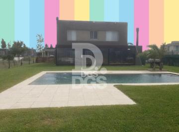 Quinta vacacional · 220m² · 5 Ambientes · 2 Cocheras · Casa con 4 Dorm. y Cochera en San Vicente