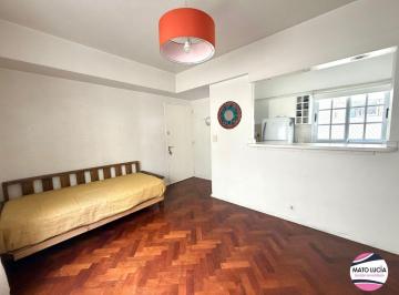 Departamento de 3 ambientes, Floresta · Luminoso 3 Ambientes - Tercer Piso por Escalera - Cercania a Av Rivadavia
