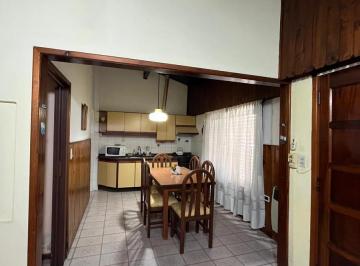 Casa · 100m² · 3 Ambientes · 2 Cocheras · Casa en Banfield Este