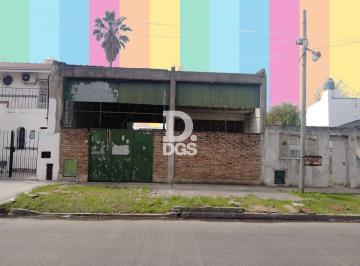 Bodega-Galpón · 130m² · Depósito Galpón y Dos Viviendas en Venta en Banfield