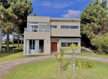 Casa · 200m² · 5 Ambientes · Casa en Golf II en Costa Esmeralda