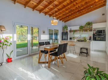 Casa · 375m² · 2 Ambientes · Casa Estilo Moderno - 2 Ambientes - Parque - Trotadora - Barrio Acantilados