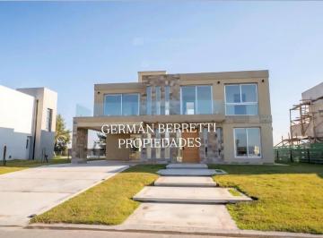 Casa · 310m² · 5 Ambientes · 1 Cochera · Casa Chalet en Venta en Canning, Ezeiza, G. B. a. Zona Sur