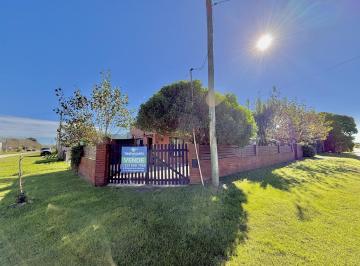 Casa · 100m² · 5 Ambientes · 2 Casas en Block a 100 m del Mar! Oportunidad!