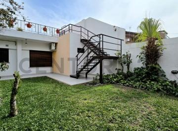 Casa · 160m² · 4 Ambientes · 1 Cochera · Venta Casa en Villa Maipu con Quincho Jardin y Cochera